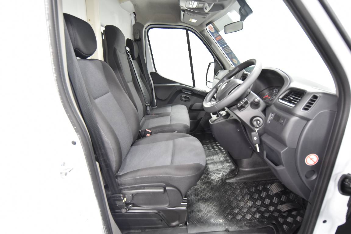 2023 RENAULT MASTER PRO MID ROOF MWB AMT
