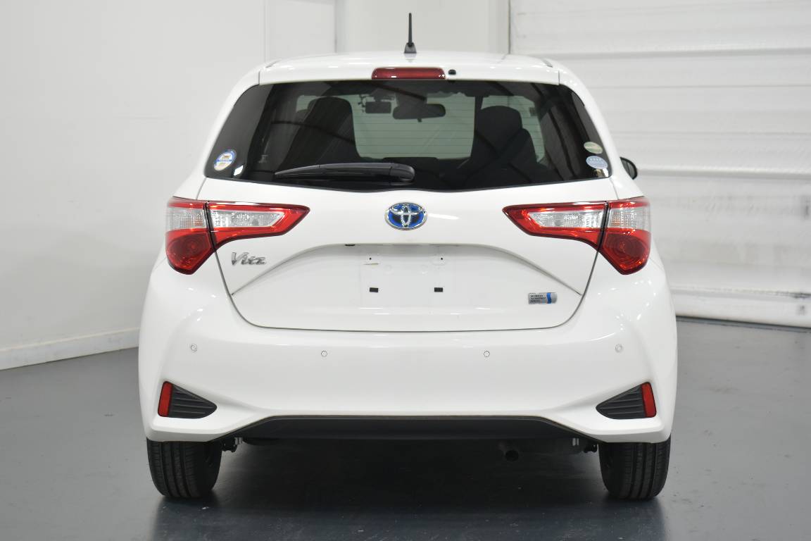 2018 Toyota Vitz 1.5L HYBRID 5 SEATER