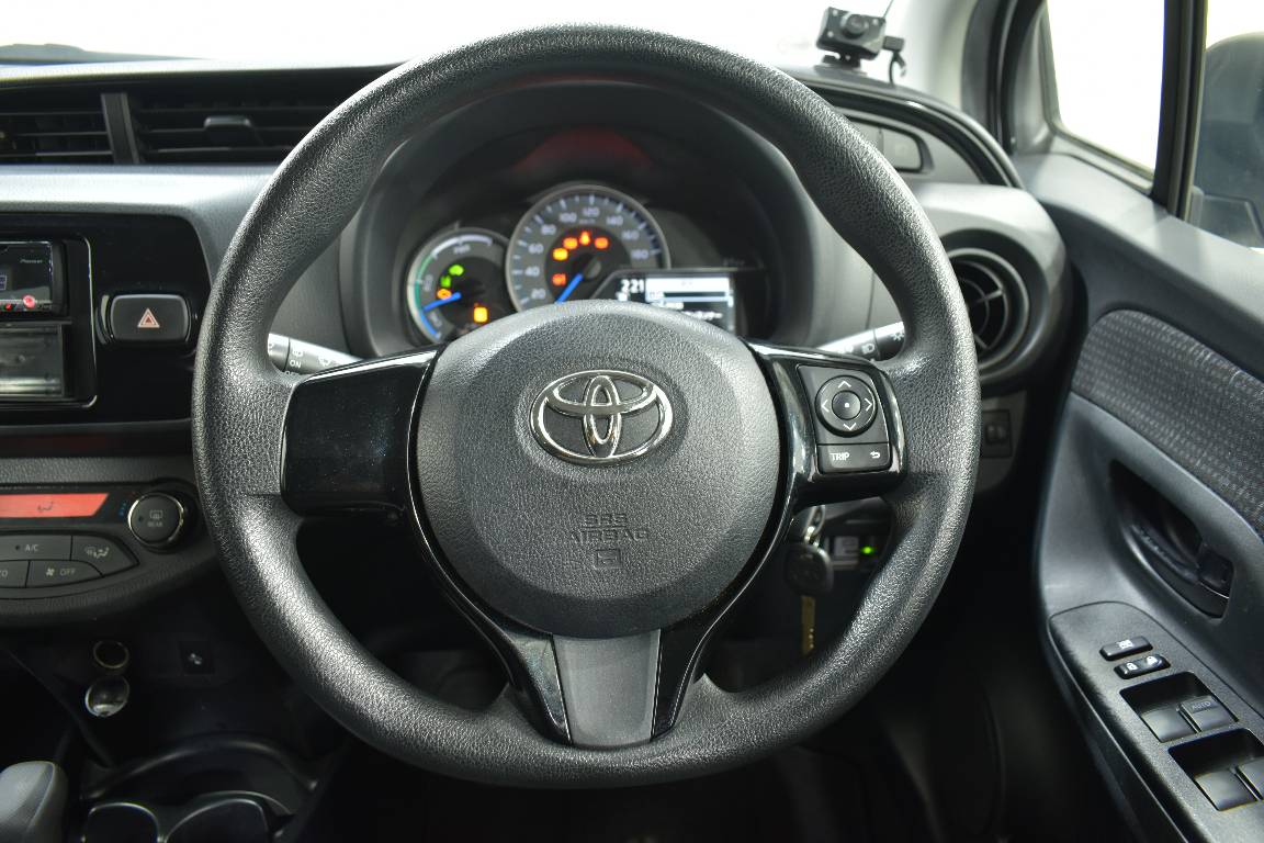 2018 Toyota Vitz 1.5L HYBRID 5 SEATER