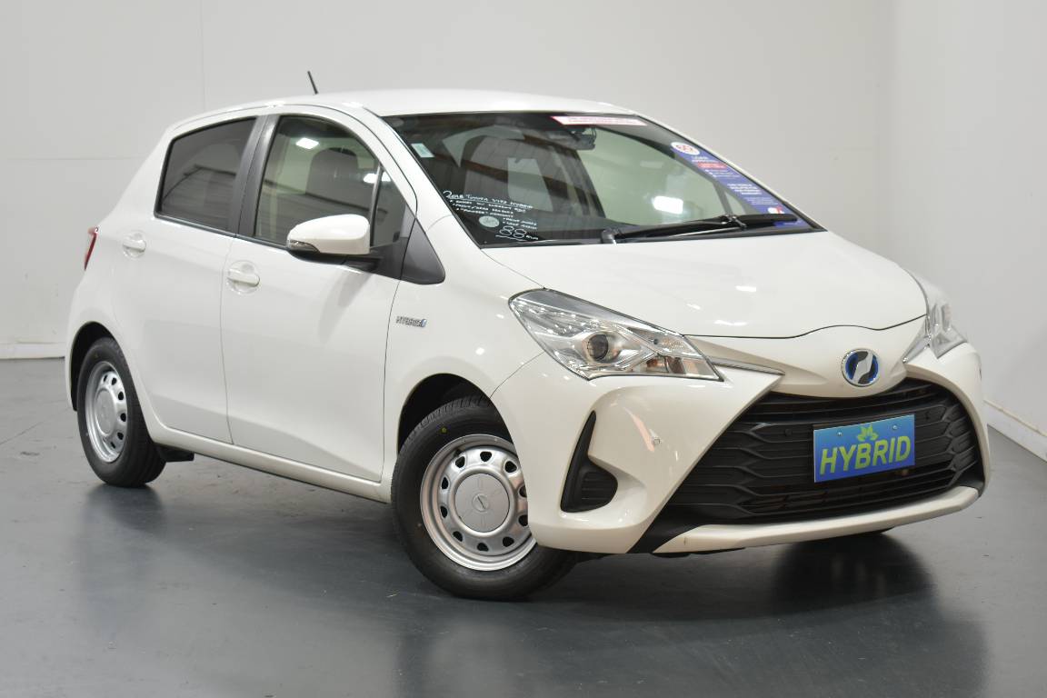 2018 Toyota Vitz 1.5L HYBRID 5 SEATER