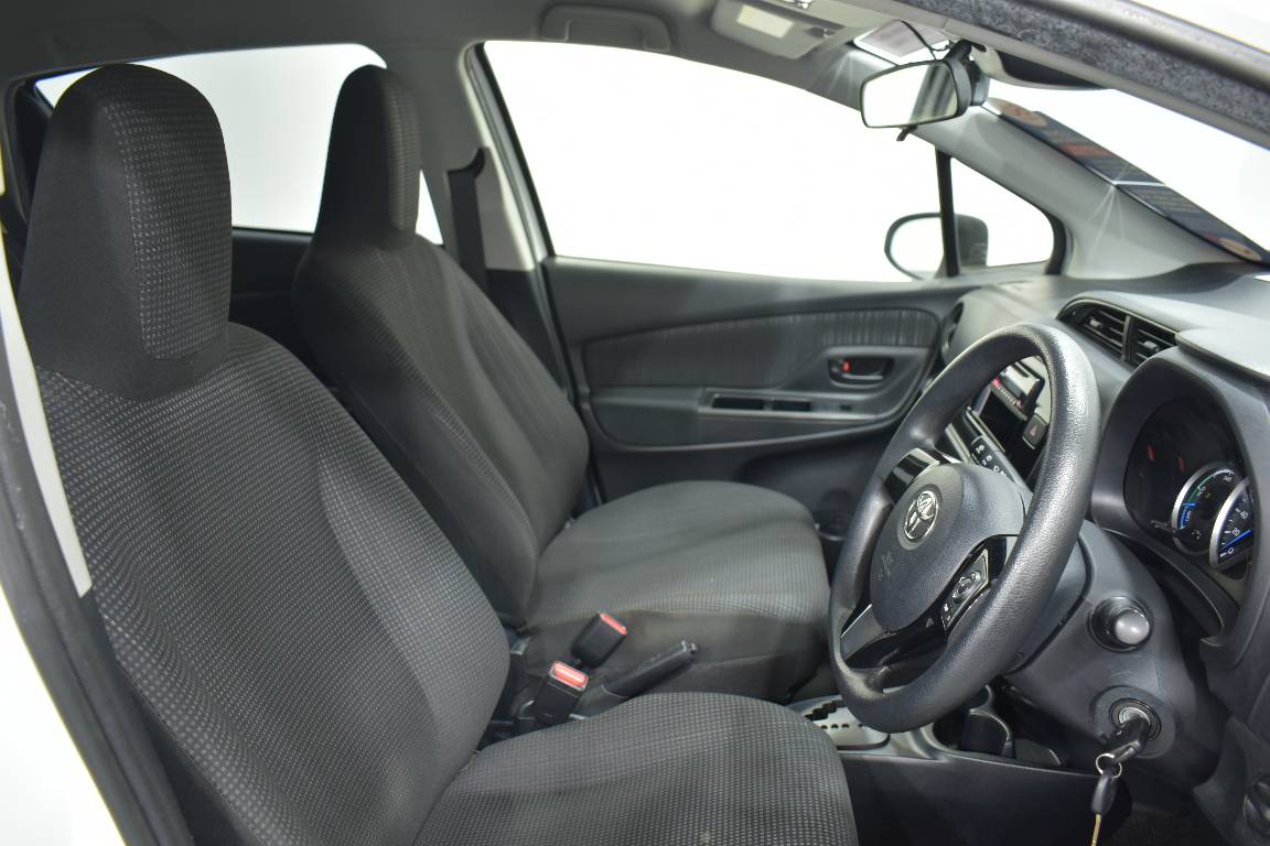 2018 Toyota Vitz 1.5L HYBRID 5 SEATER