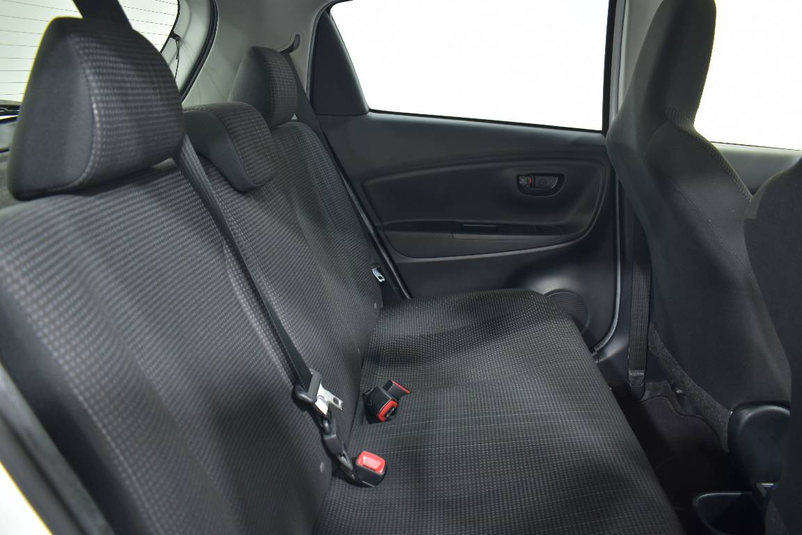 2018 Toyota Vitz 1.5L HYBRID 5 SEATER