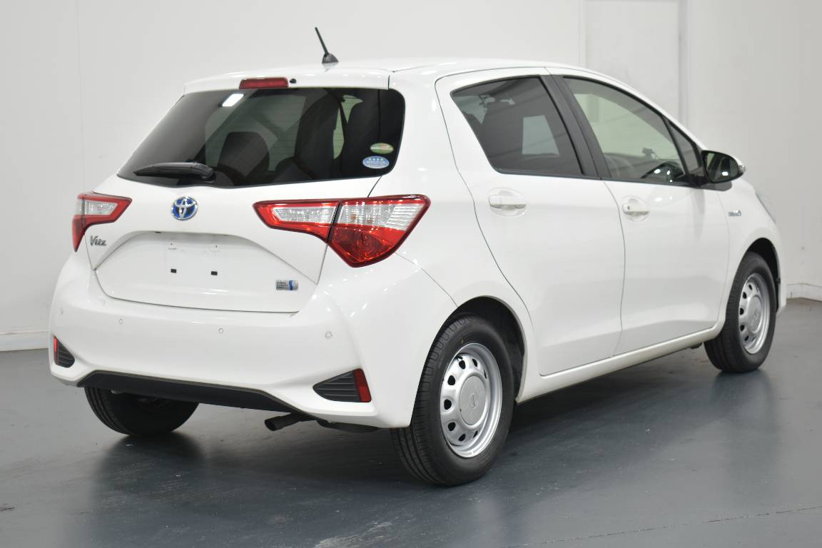 2018 Toyota Vitz 1.5L HYBRID 5 SEATER