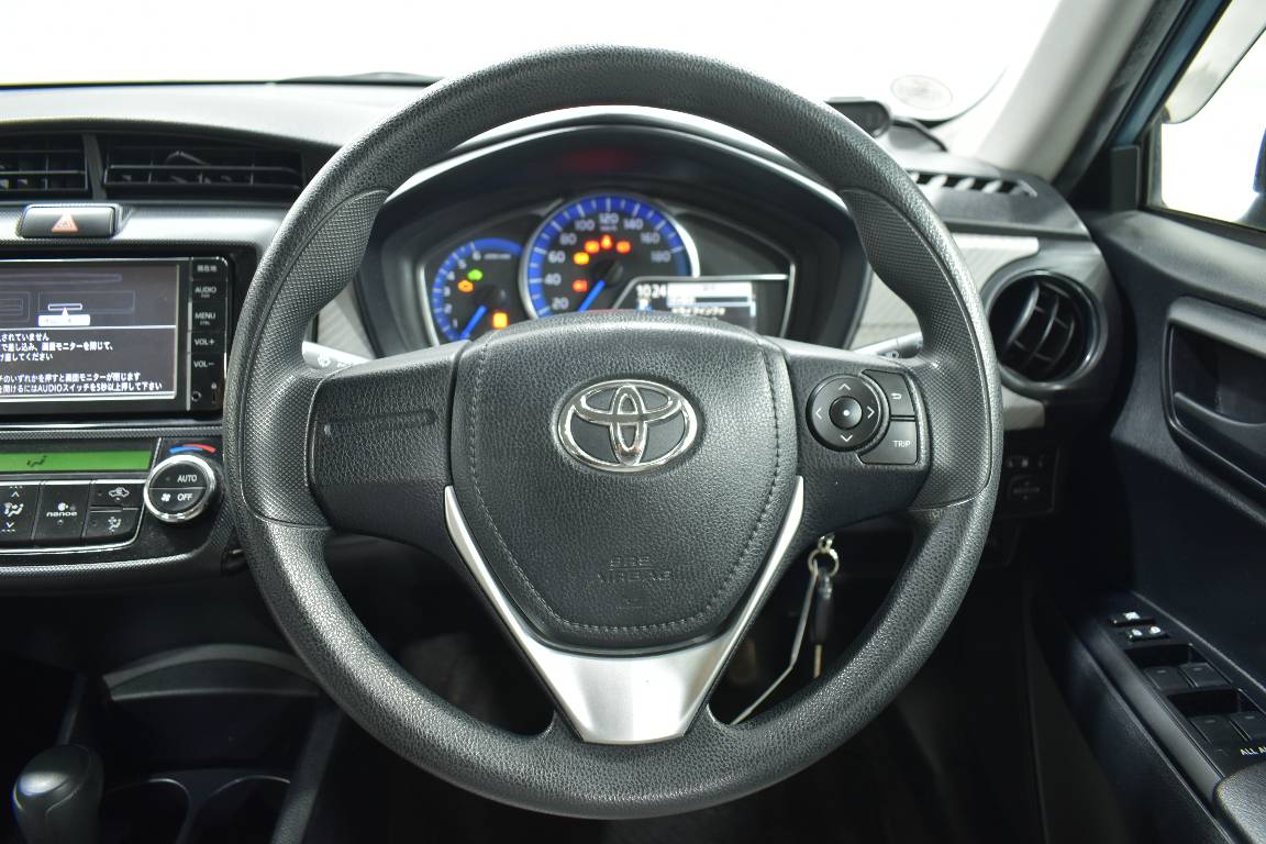 2015 Toyota Corolla Axio 1.5L HYBRID 5 SEATER