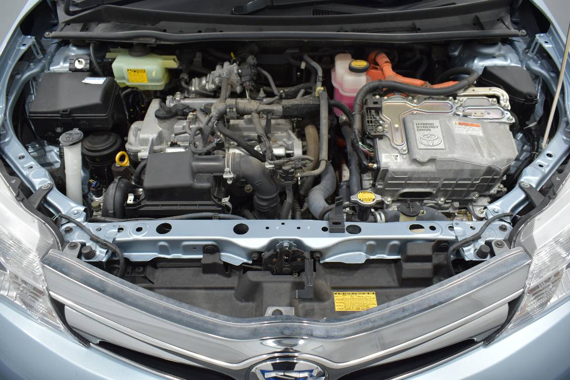 2015 Toyota Corolla Axio 1.5L HYBRID 5 SEATER