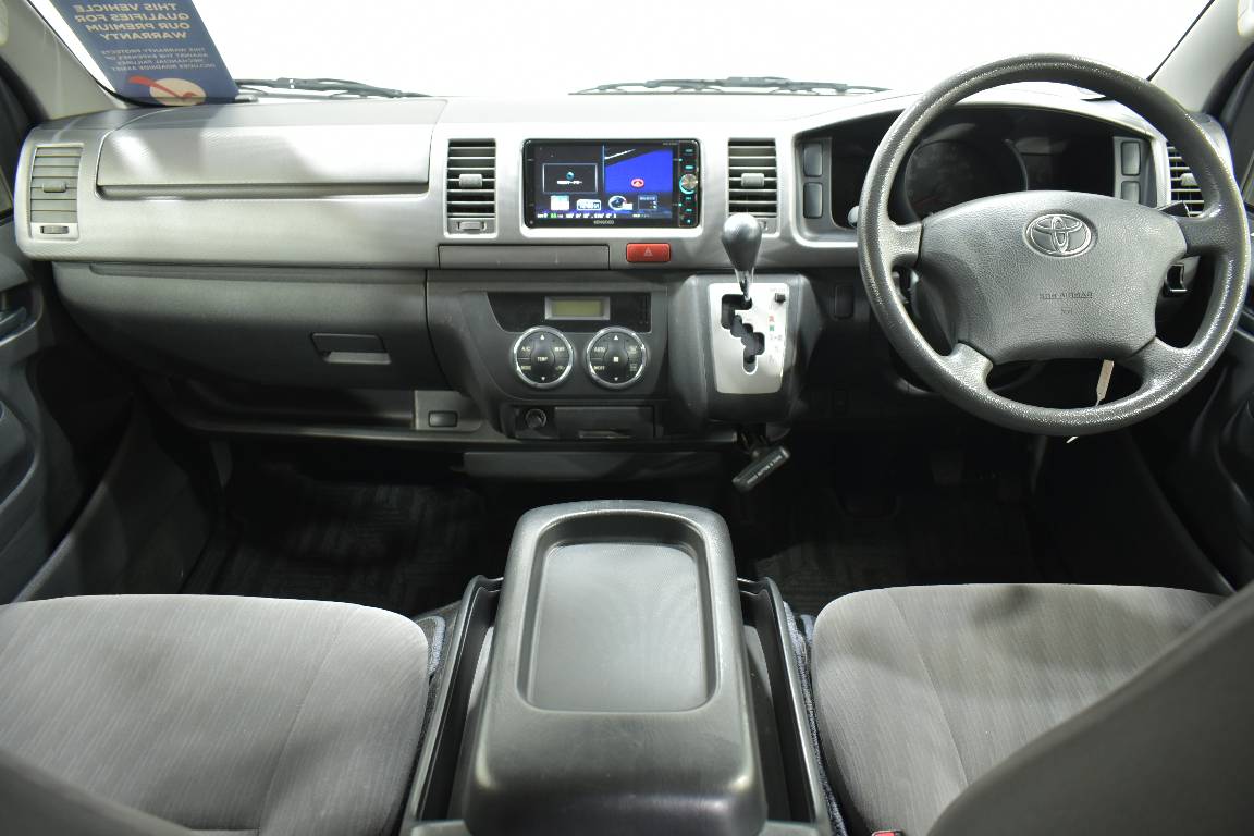 2013 Toyota Hiace 3.0LT DIESEL 5 SEATER