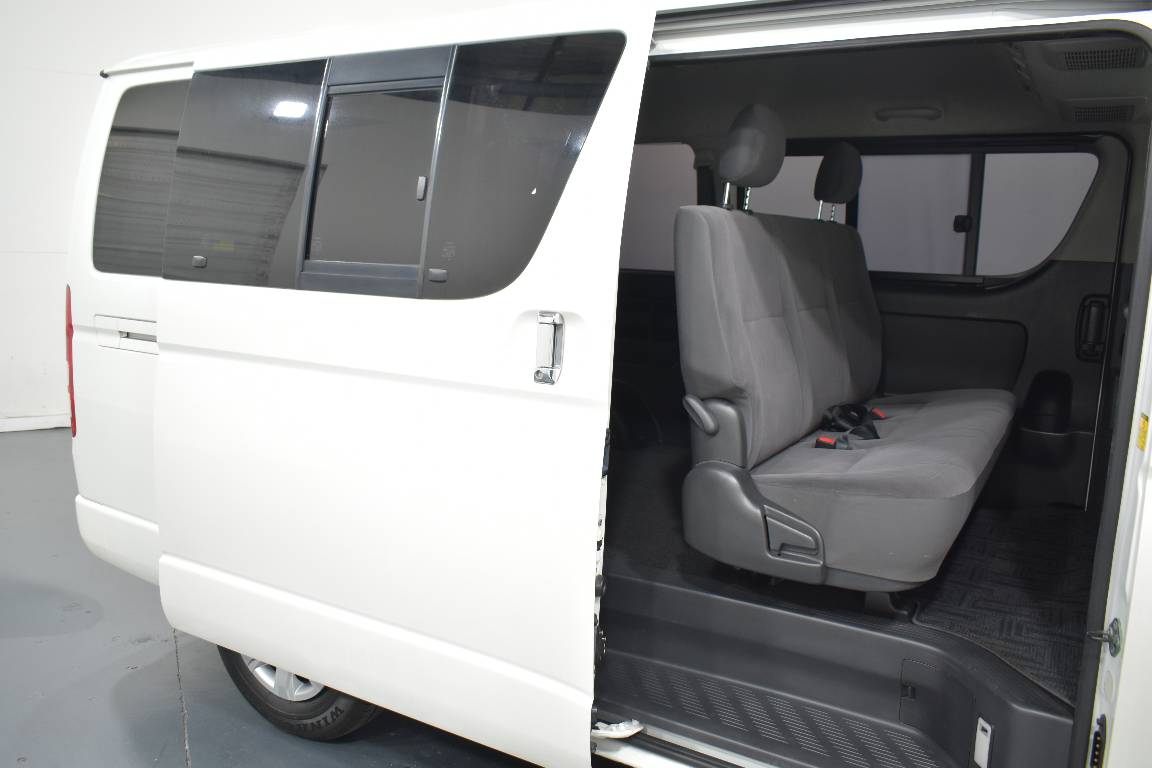 2013 Toyota Hiace 3.0LT DIESEL 5 SEATER