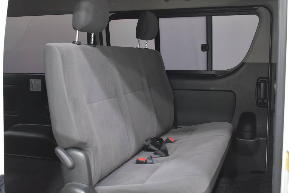 2013 Toyota Hiace 3.0LT DIESEL 5 SEATER