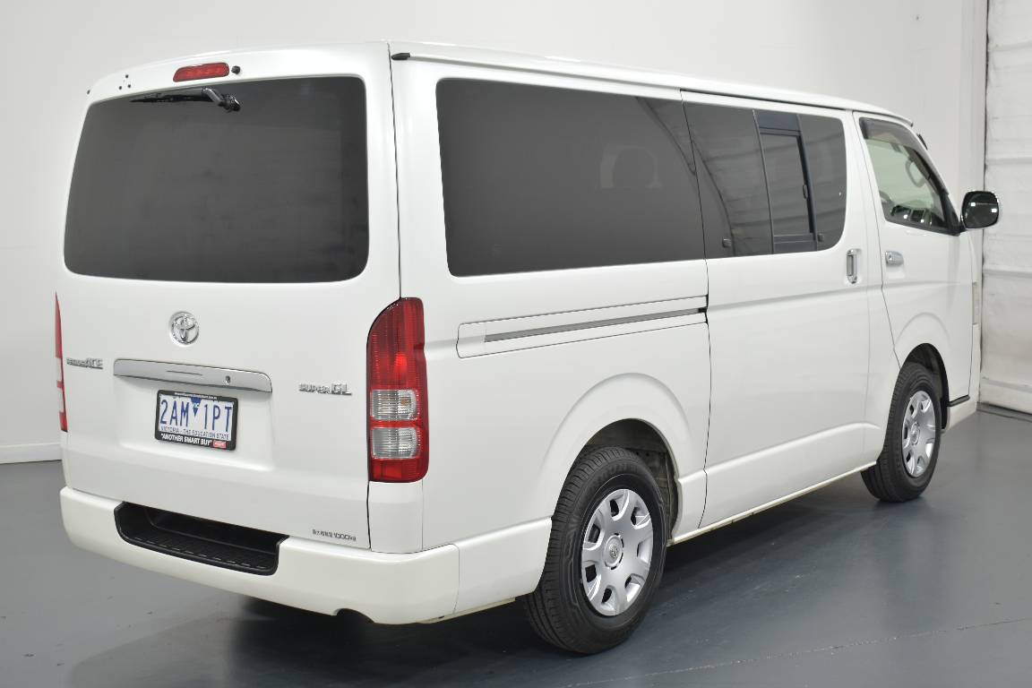 2013 Toyota Hiace 3.0LT DIESEL 5 SEATER