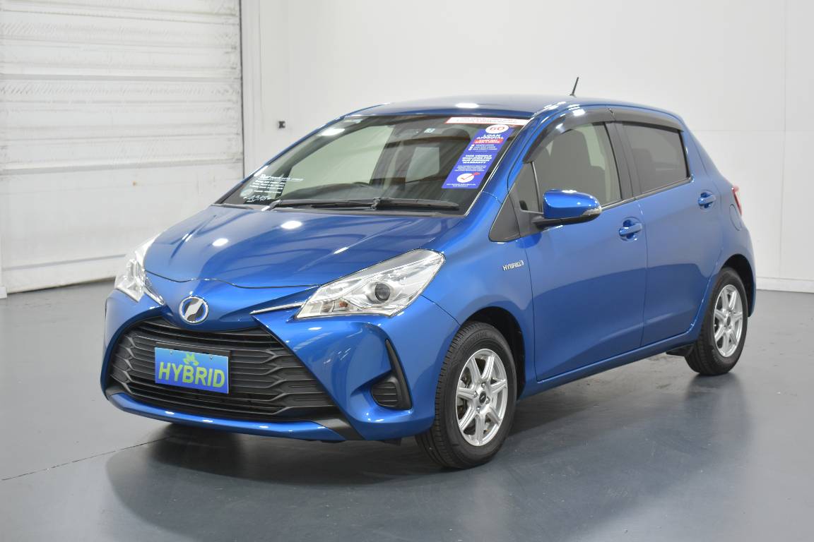 2017 Toyota Vitz 1.5L HYBRID 5 SEATER