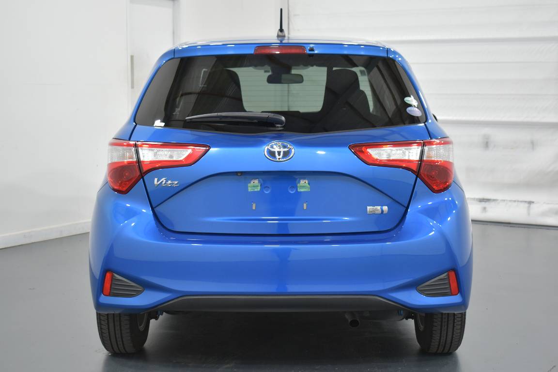 2017 Toyota Vitz 1.5L HYBRID 5 SEATER