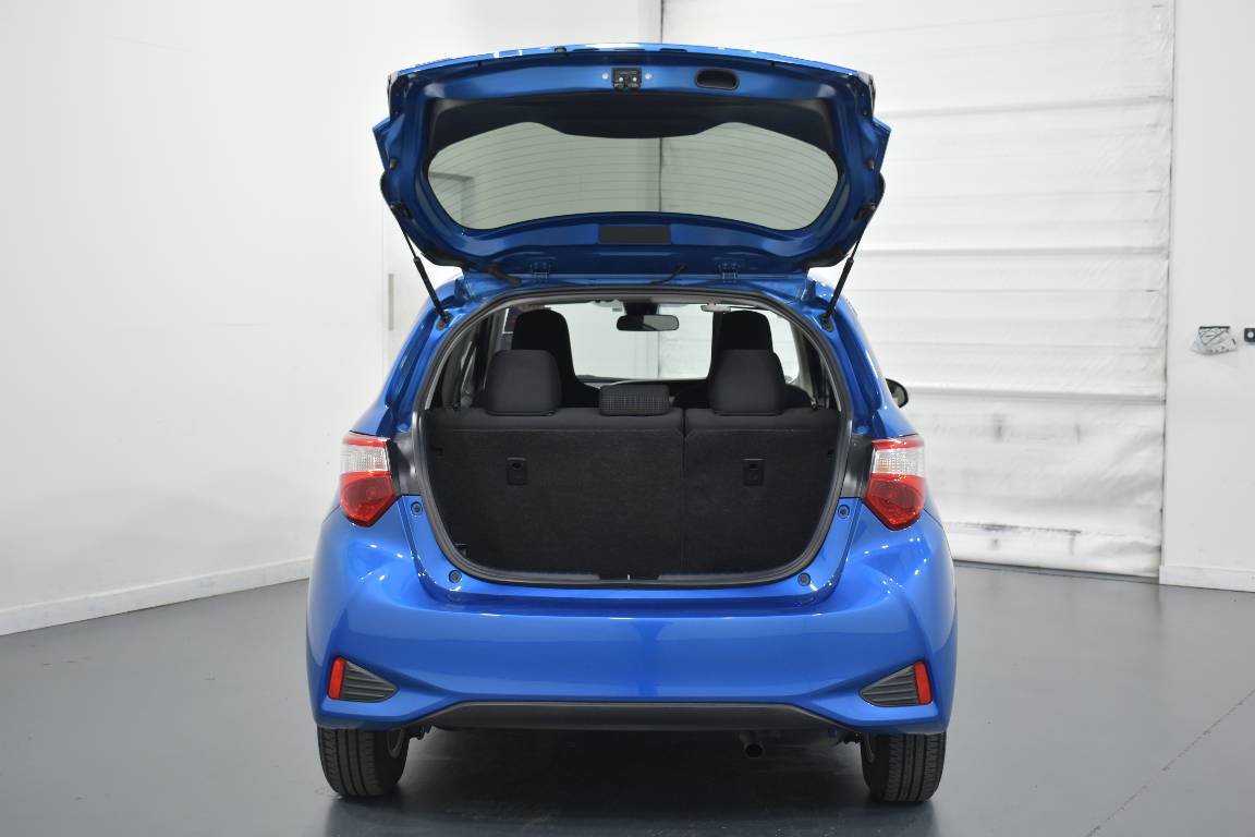 2017 Toyota Vitz 1.5L HYBRID 5 SEATER