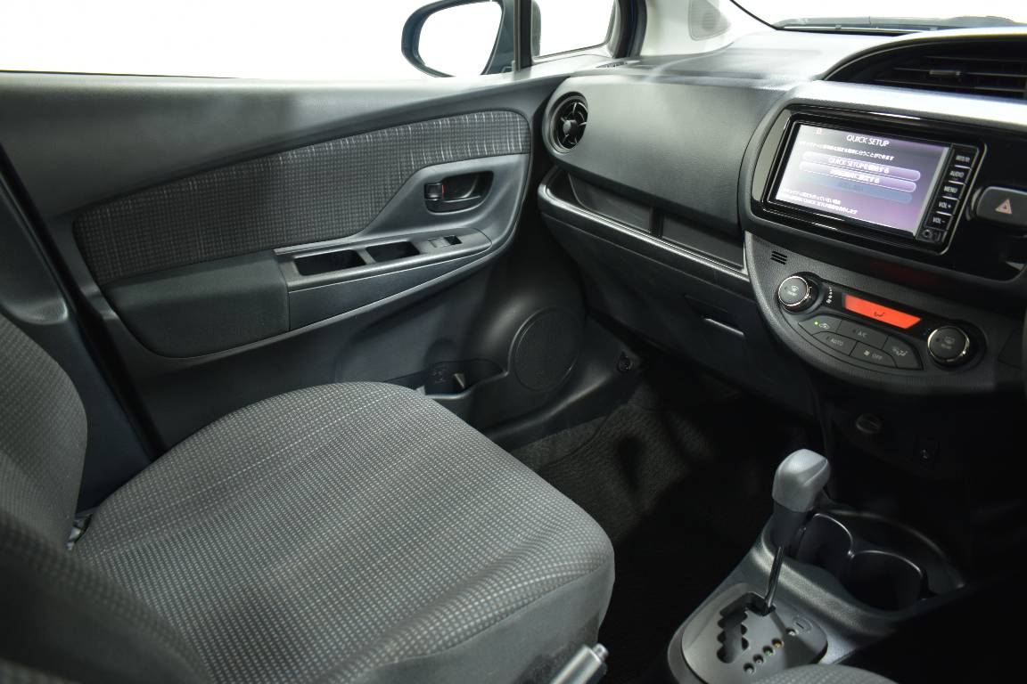 2017 Toyota Vitz 1.5L HYBRID 5 SEATER