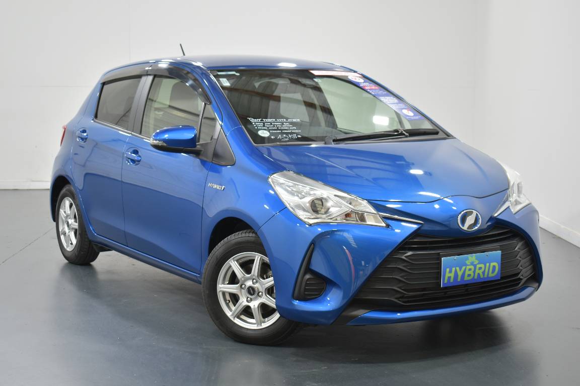 2017 Toyota Vitz 1.5L HYBRID 5 SEATER