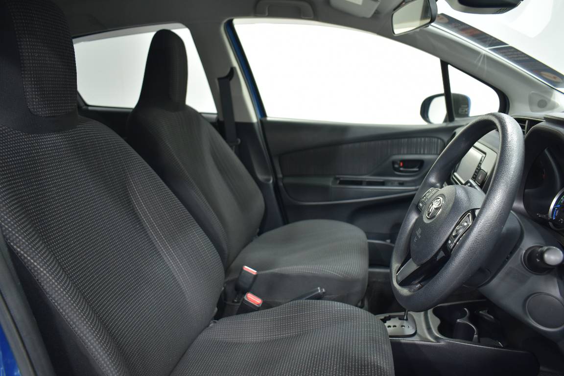 2017 Toyota Vitz 1.5L HYBRID 5 SEATER