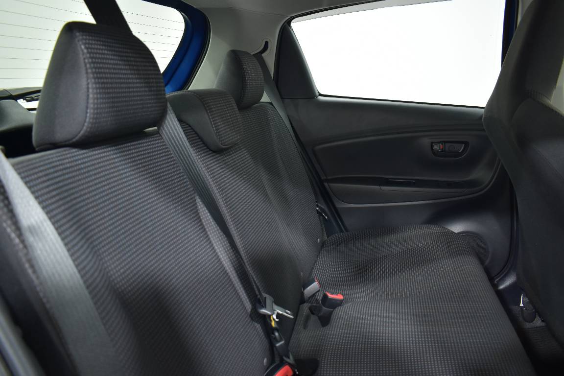 2017 Toyota Vitz 1.5L HYBRID 5 SEATER