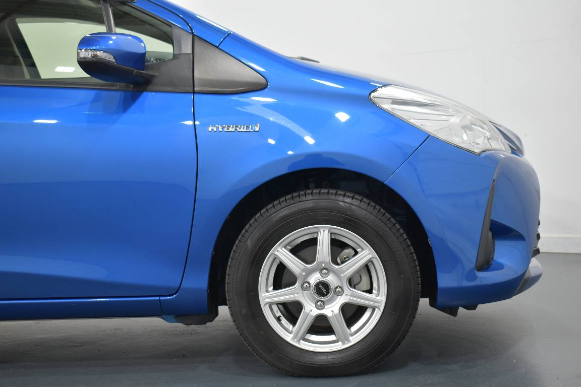 2017 Toyota Vitz 1.5L HYBRID 5 SEATER