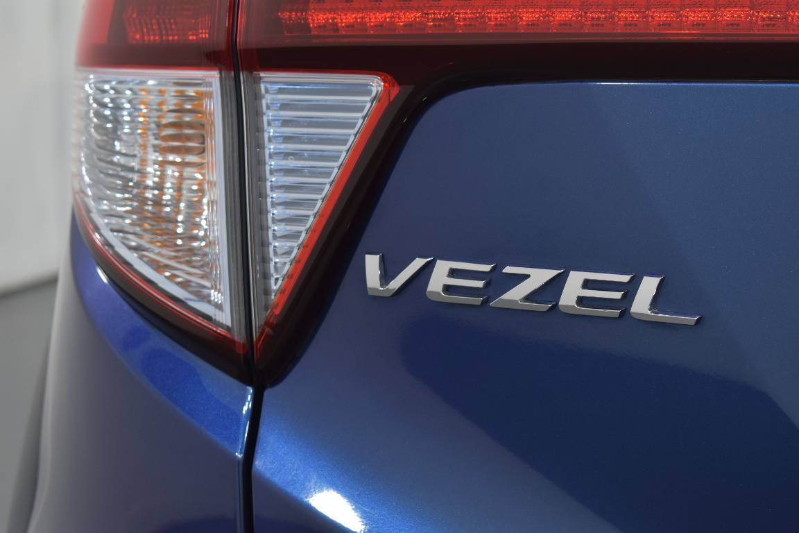 2015 Honda Vezel 1.5L HYBRID 5 SEATER