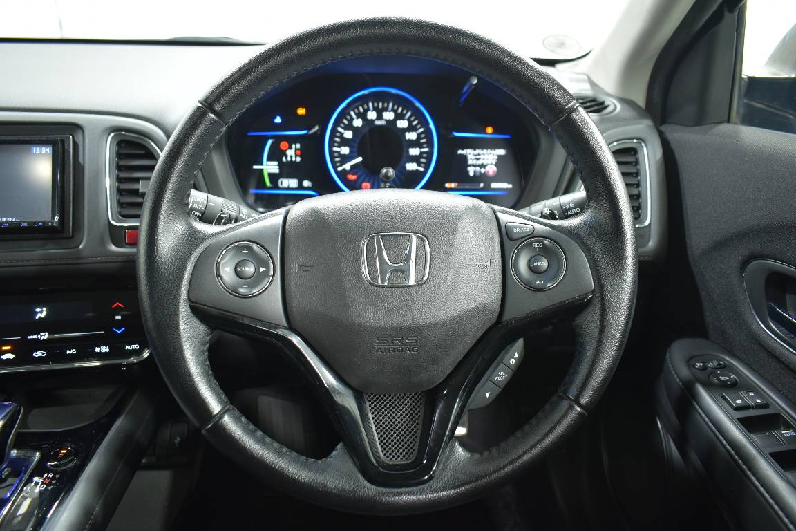 2015 Honda Vezel 1.5L HYBRID 5 SEATER