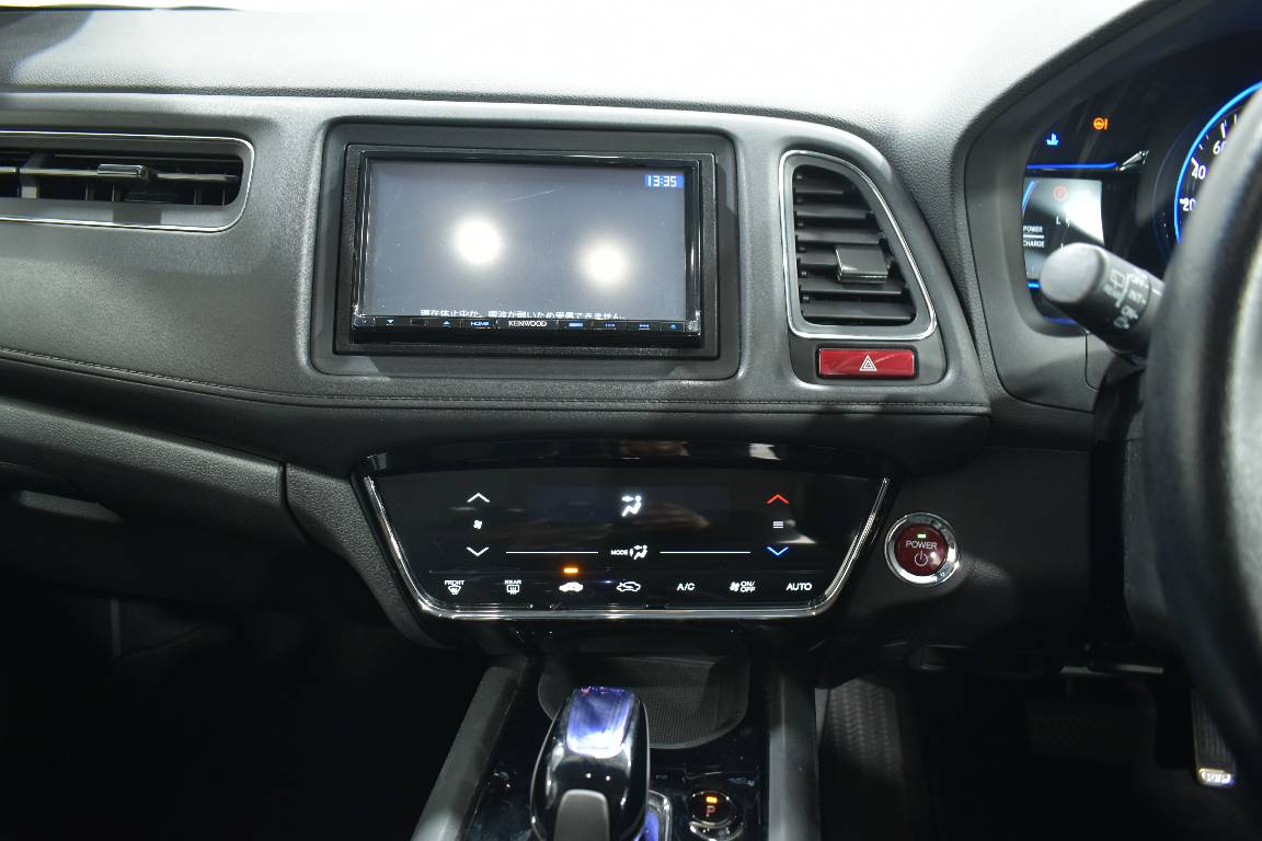 2015 Honda Vezel 1.5L HYBRID 5 SEATER