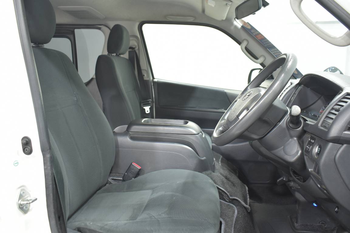 2014 Toyota Hiace 3.0L DIESEL 2WD 