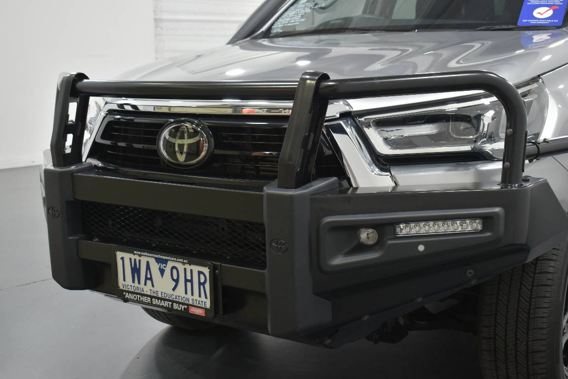 2022 Toyota Hilux SR5 (4X4)