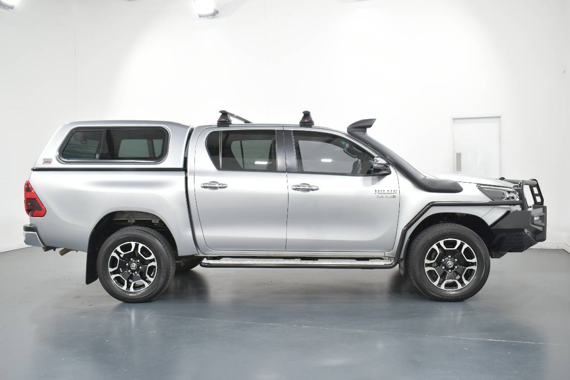 2022 Toyota Hilux SR5 (4X4)