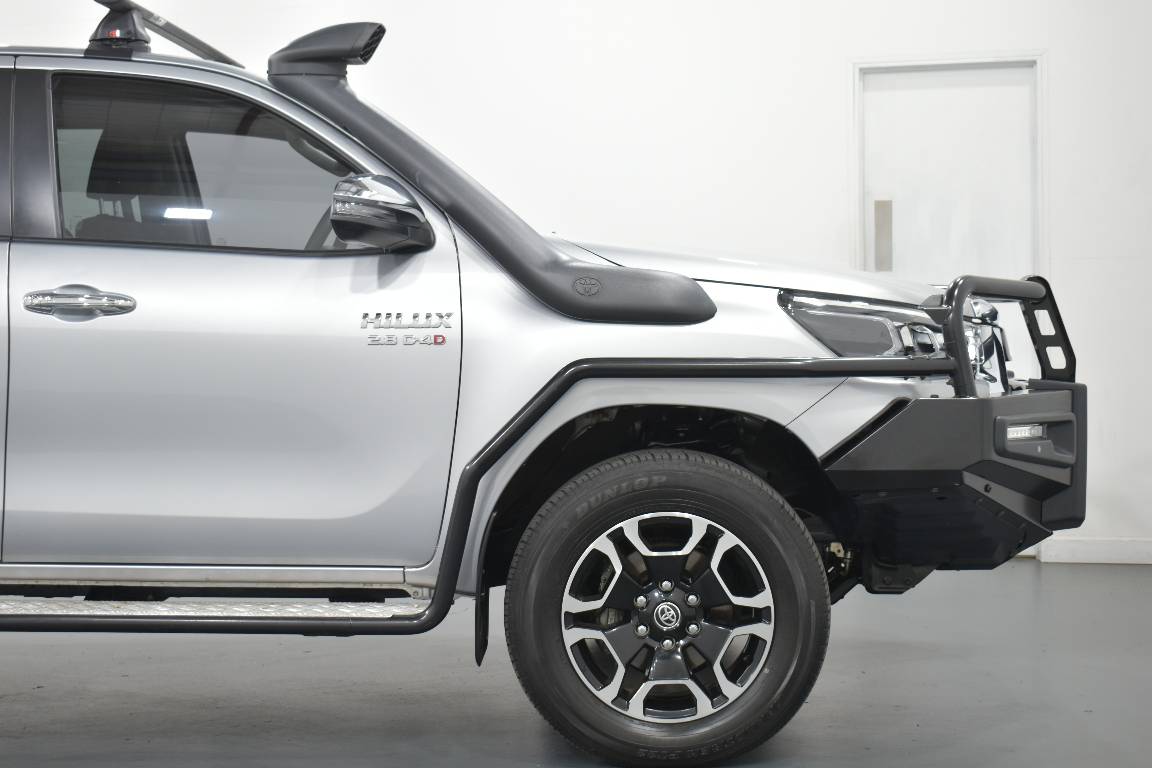 2022 Toyota Hilux SR5 (4X4)