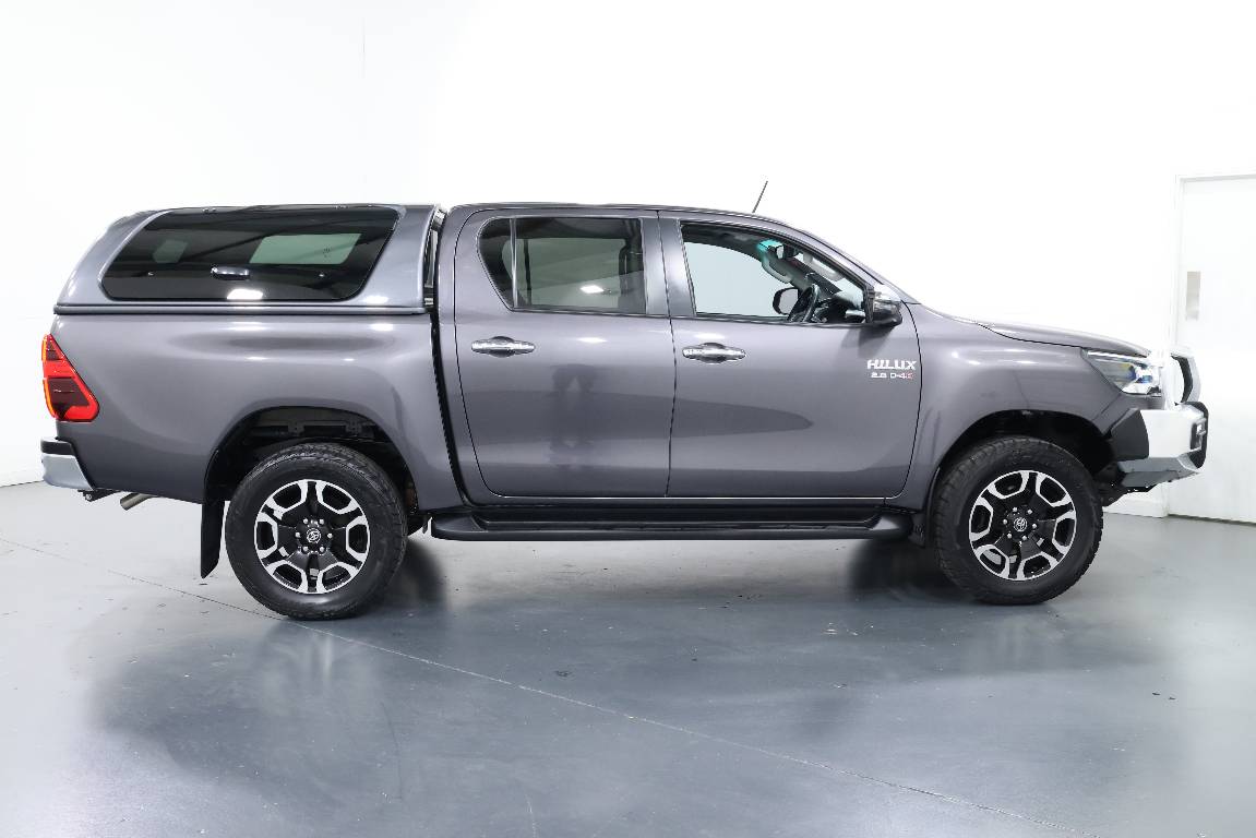 2020 Toyota Hilux SR5 (4X4)