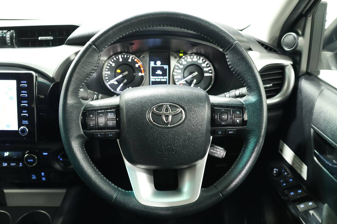 2021 Toyota Hilux SR5 (4X4)