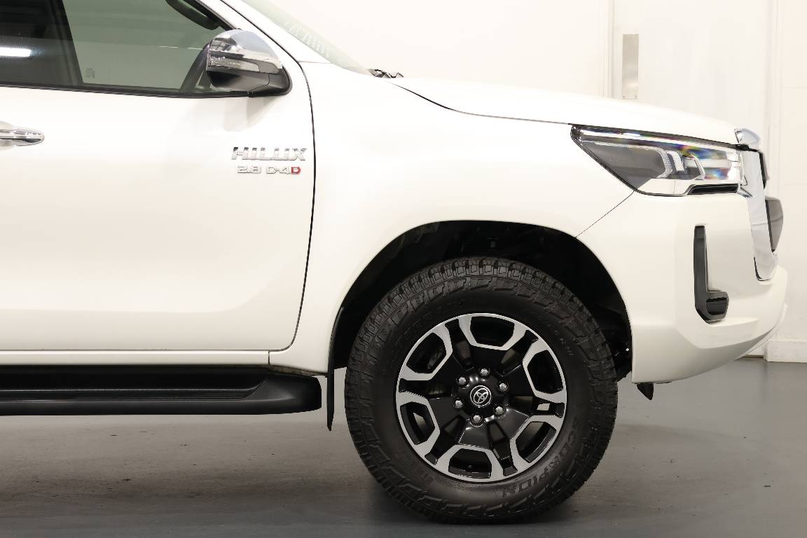 2021 Toyota Hilux SR5 (4X4)