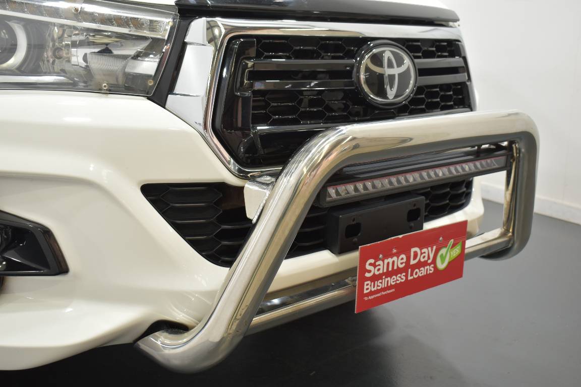 2019 Toyota Hilux SR5 (4X4)