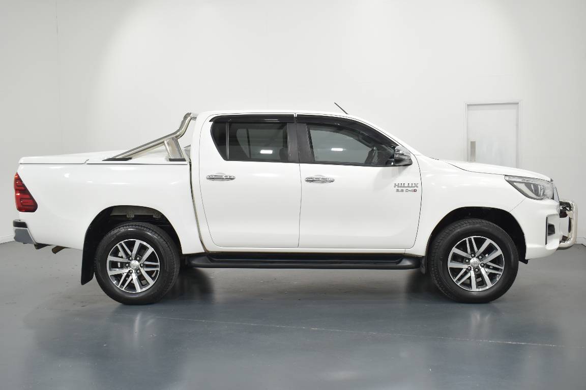 2019 Toyota Hilux SR5 (4X4)