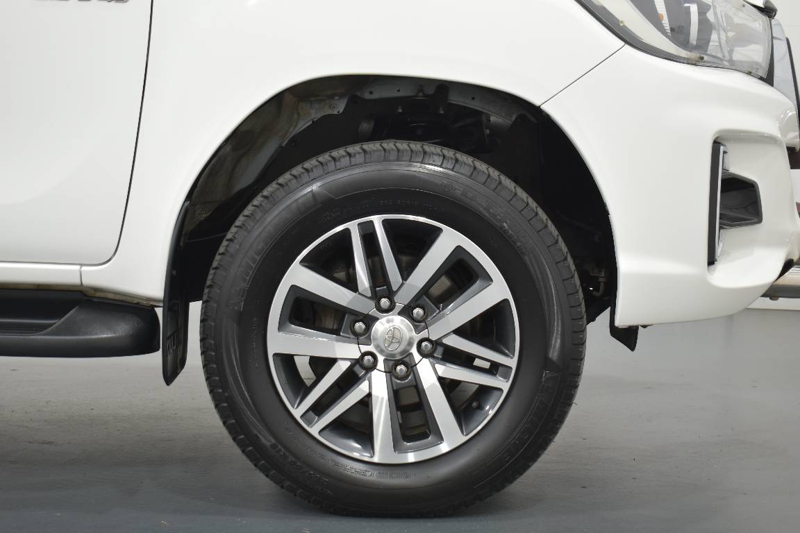 2019 Toyota Hilux SR5 (4X4)