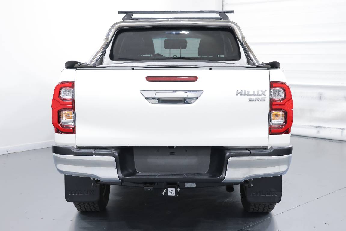 2016 Toyota Hilux SR5 (4X4)