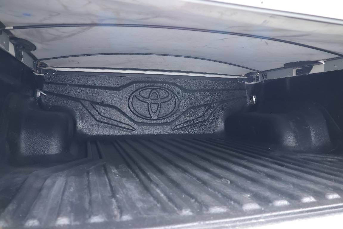 2016 Toyota Hilux SR5 (4X4)