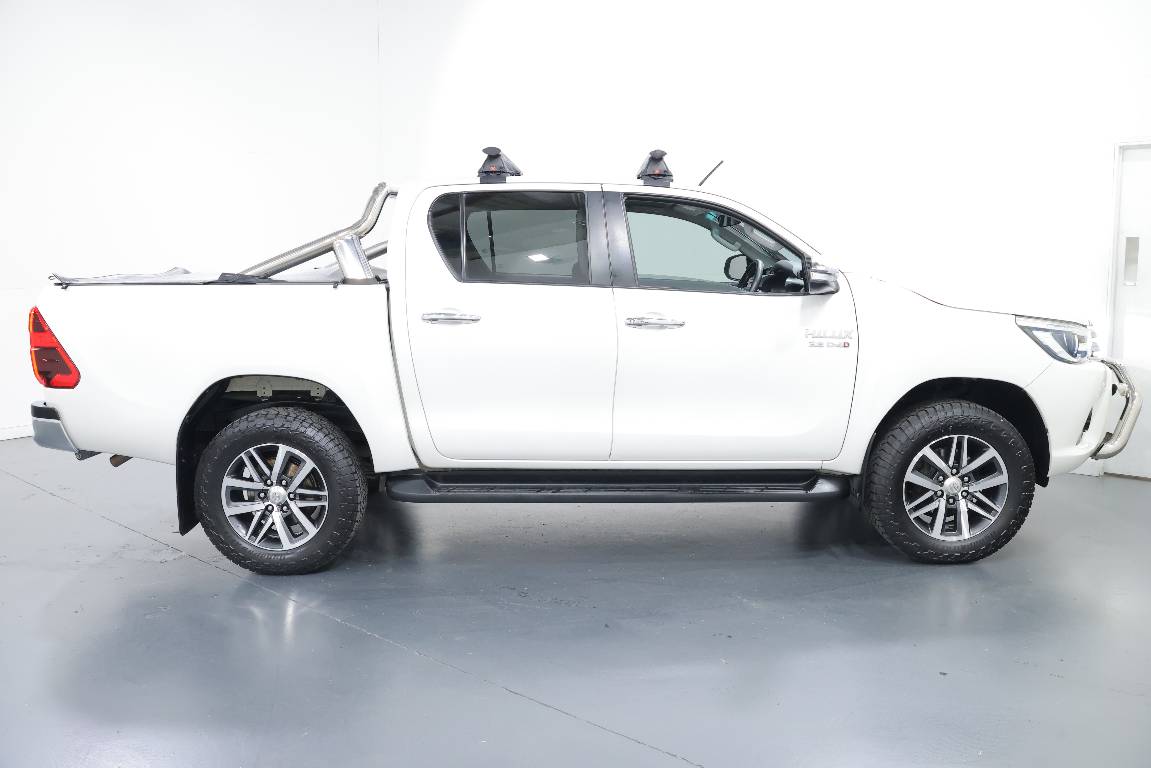 2016 Toyota Hilux SR5 (4X4)