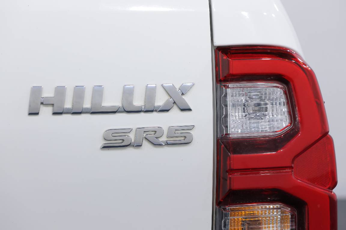 2020 Toyota Hilux SR5 (4X4)