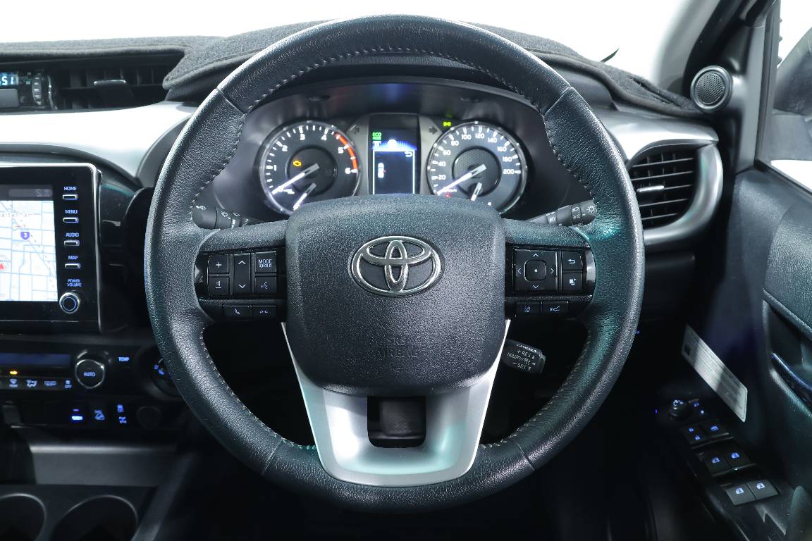 2020 Toyota Hilux SR5 (4X4)