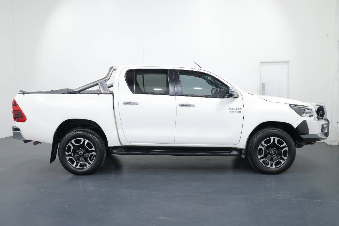 2020 Toyota Hilux SR5 (4X4)