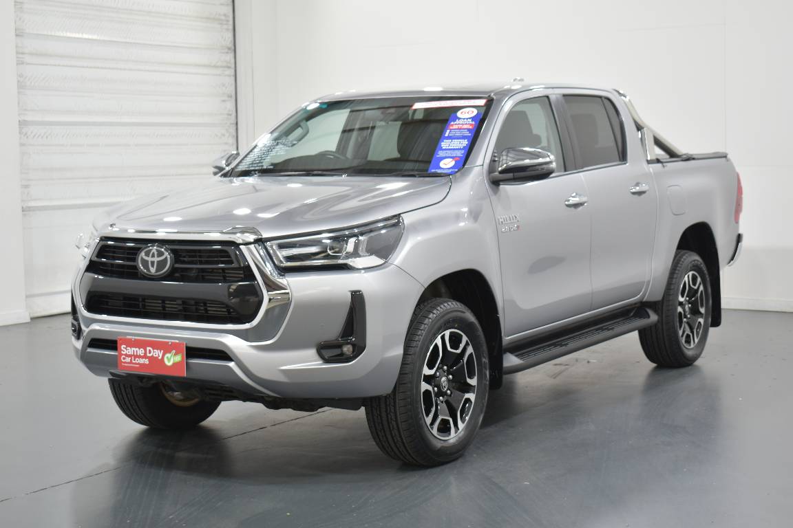 2021 Toyota Hilux SR5 (4X4)