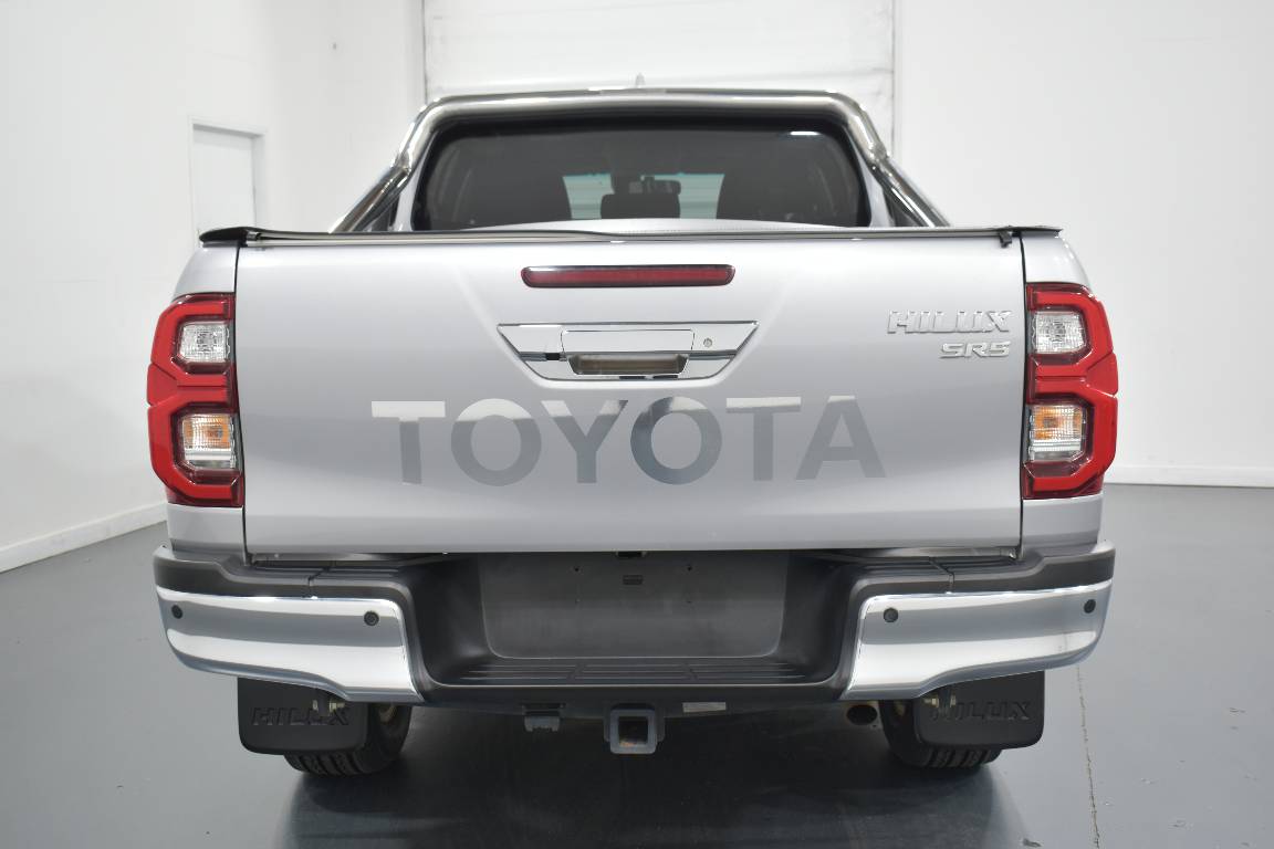 2021 Toyota Hilux SR5 (4X4)