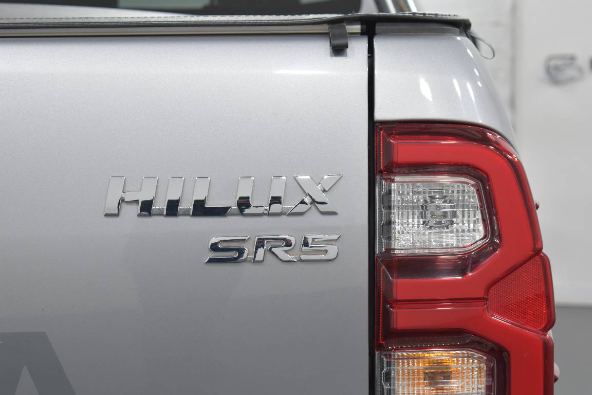 2021 Toyota Hilux SR5 (4X4)