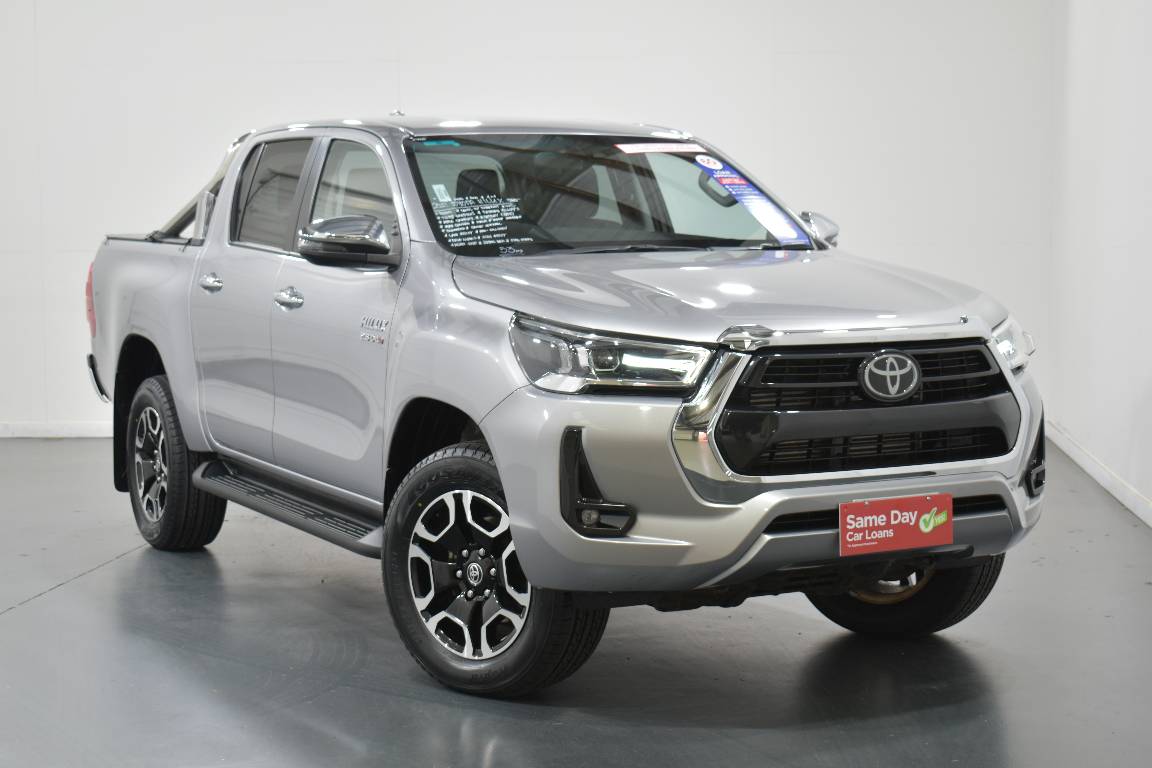 2021 Toyota Hilux SR5 (4X4)