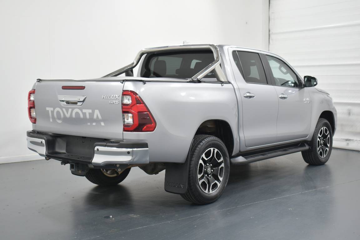 2021 Toyota Hilux SR5 (4X4)