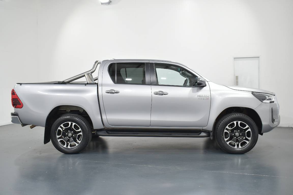 2021 Toyota Hilux SR5 (4X4)