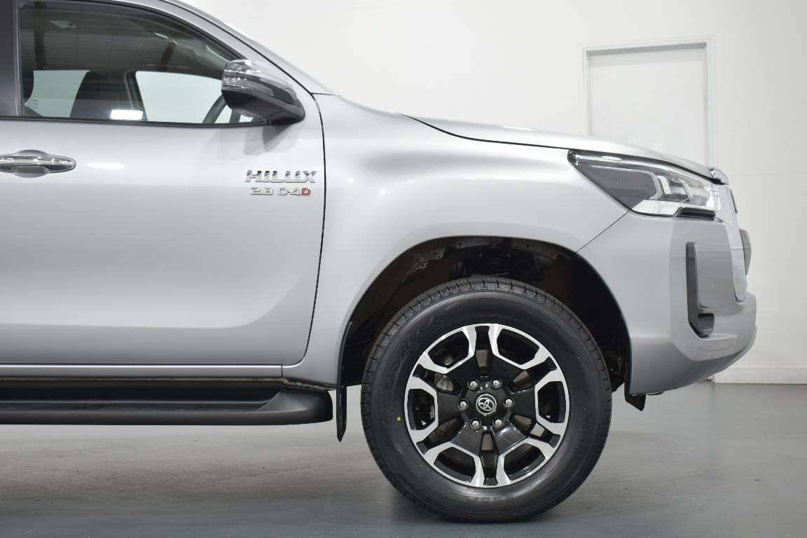 2021 Toyota Hilux SR5 (4X4)