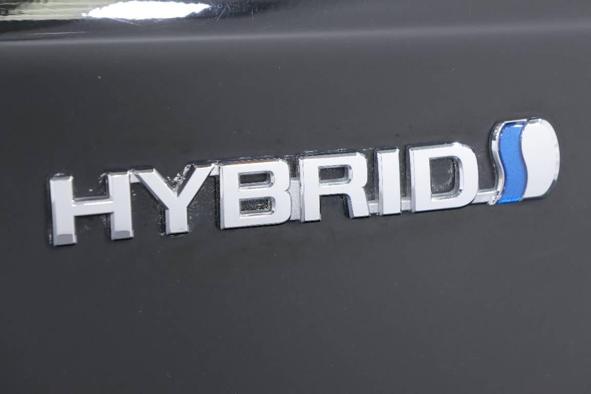 2015 Toyota Sai 2.4LT HYBRID 5 SEATER 