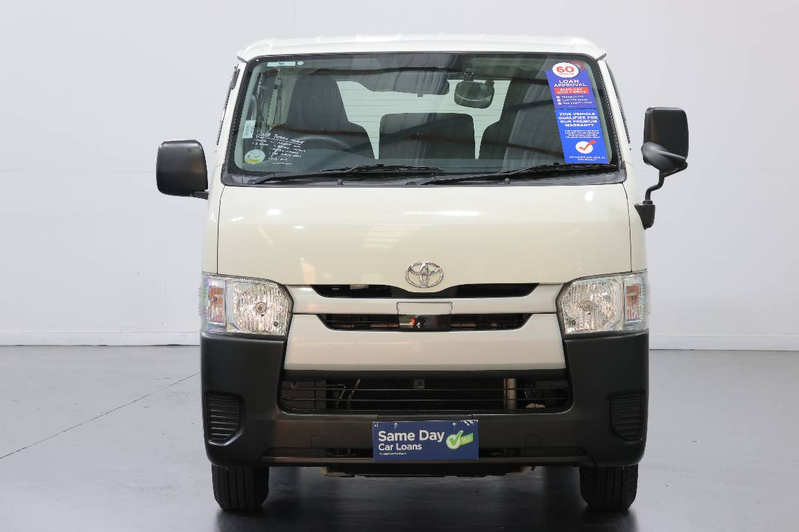 2018 Toyota Hiace 3.0L DIESEL 2WD 5 SEATER