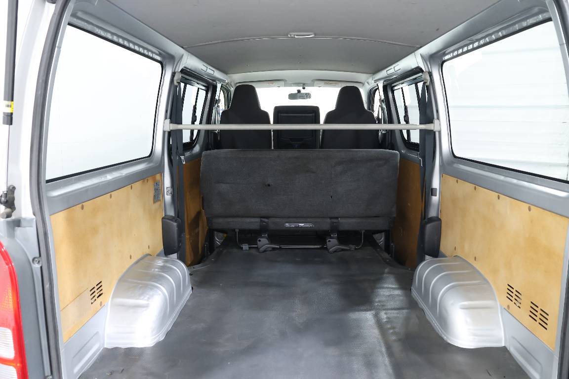 2013 Toyota Hiace 3.0L DIESEL 2WD 